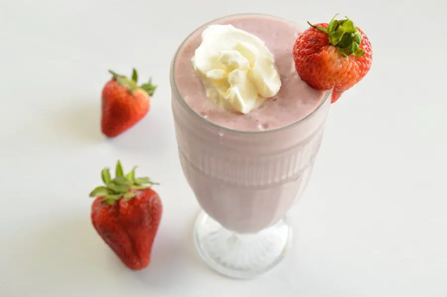 Keto Dairy Fee Strawberry Milkshake