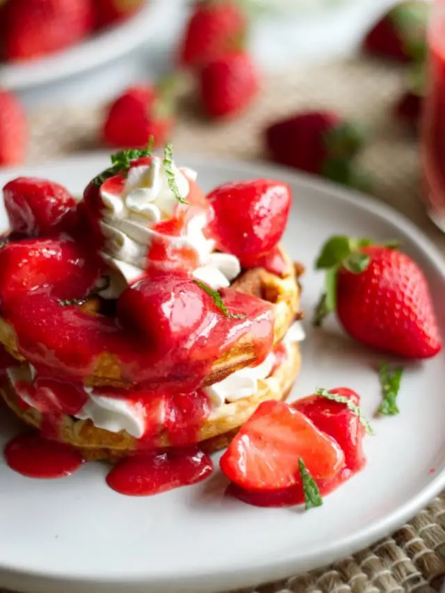 KETO STRAWBERRY SHORTCAKE CHAFFLE
