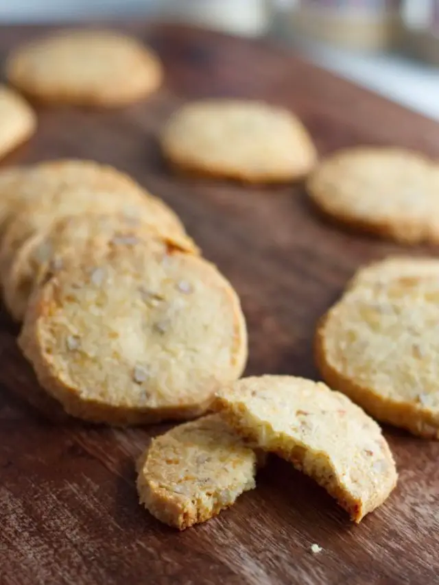 Pepper Jack Keto Cheese Crackers